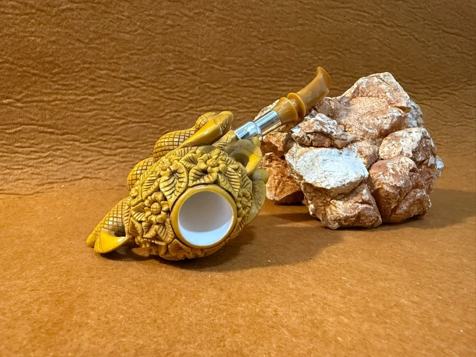 Pipa de espuma de mar con garra de dragón tallada a mano - estilo exclusivo floral ornamentado Foto 4 de 4