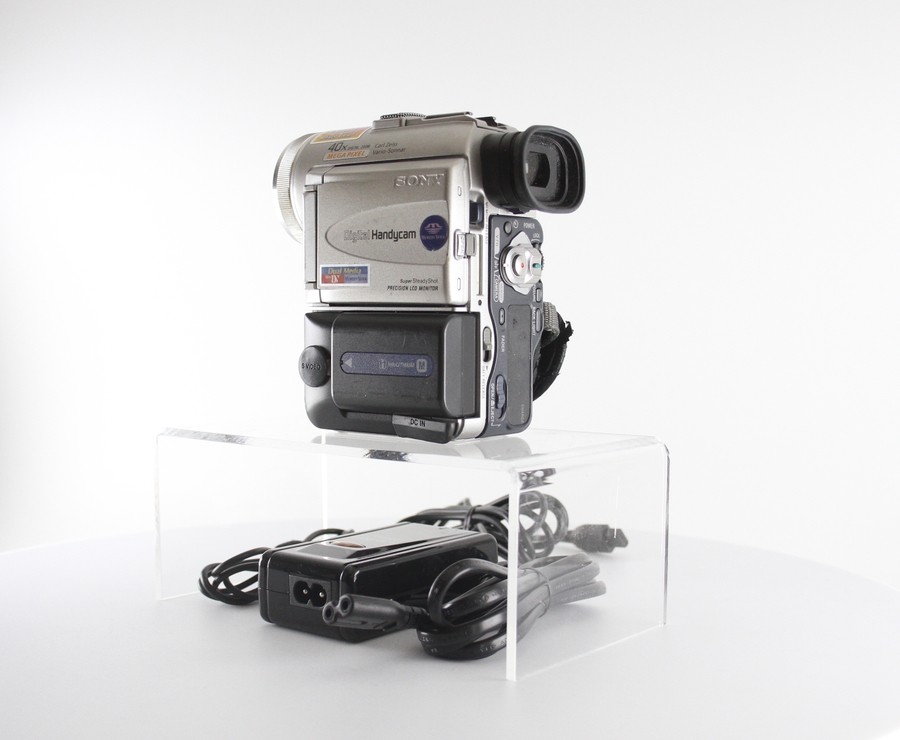 【みー】SONY  DCR-PC100 Digital Handycam SONY DCR-PC100 Digital Video Camera Recorder Handycam Mini