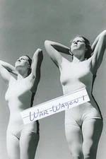 WW II German  Photo ==        Deutscher Mädel League  Bdm Girls...