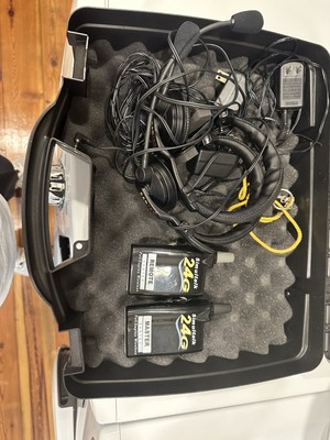 Pre-OwnEartec Simultalk 24G Full-Duplex Wireless Communication System with case!
