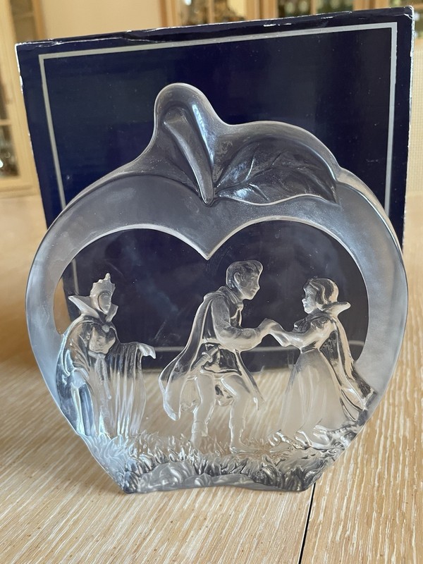 Arribas Brothers Disney Snow White And Prince Crystal Paper Weight With Box