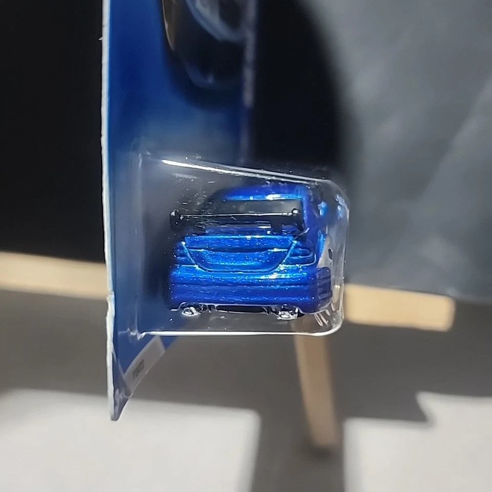 Hot Wheels 2009 Dream гараж Mercedes AMG CLK DTM  - Изображение 3 из 4