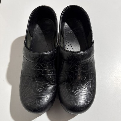 Dansko Professional Womens Shoes Black Tooled W38 Nursing Slip On Clogs Embossed