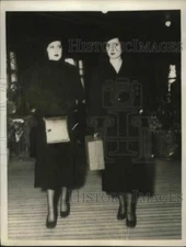 1933 Press Photo Lady Furness & sister Mrs Gloria Vanderbilt in NYC - neb45687