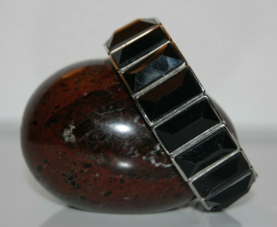 ELEGANT BOLD COUTURE BLACK ACRYLIC CRYSTALS SILVERED STATEMENT STRETCH BRACELET - Image 2 of 4