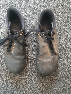 Jungen Nike Phantom Venom Club FG VNM Fußballschuhe Uk Größe 4 getragen Stollen schwarz gold
