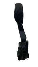 2017 NISSAN ROUGE Front Gas Throttle Accelerator Pedal 18002DF30A OEM