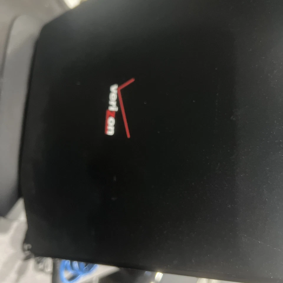 Verizon FiOS-G1100 Wi-Fi Router in excellent condition + Bonus ethernet cable! - Image 3 of 4