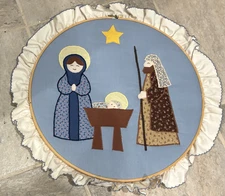 Vtg Nativity Baby Jesus Embroidered Quilted Manger Scene Hanging Hoop Christmas