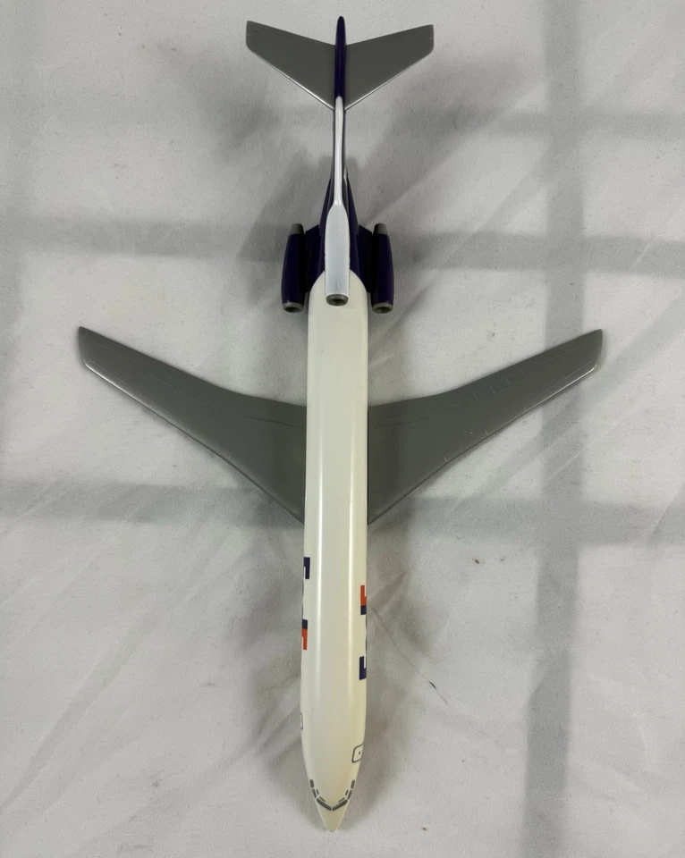 Fedex Boeing 727-200 / 2S2F N201FE 1/200 Scale Rare Plastic Model - Image 3 of 4