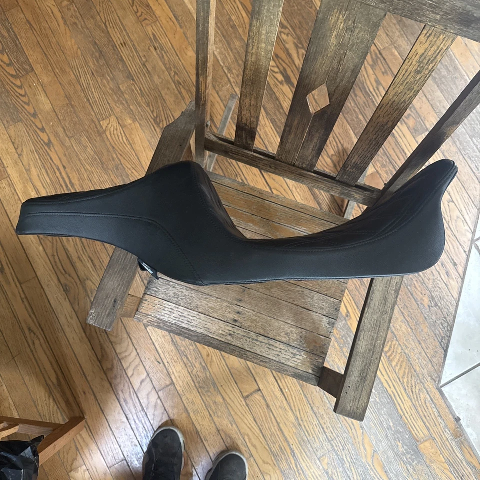 Asiento Drag Specialties Predator III Diamond para Harley FL 2008-up Foto 2 de 4