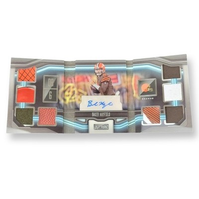 2018 Panini Playbook - Vault Tri-Fold Jersey Auto Booklet Baker Mayfield 1/25