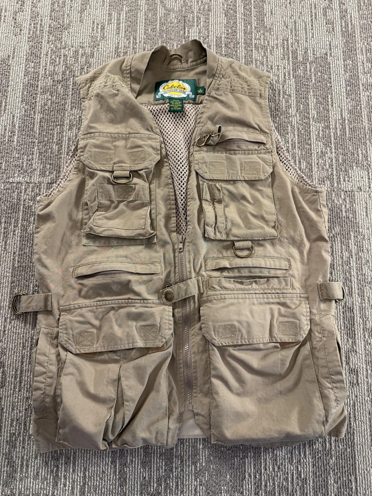 Cabela's Vest Mens Small Khaki Fishing Safari Utility Multi Pocket Mesh Travel
Opens in a new window