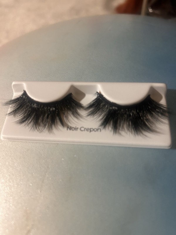 Long DIVA” Self-Adhesive False Lashes / Drag