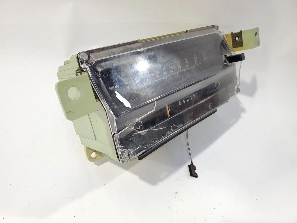 Cadillac Brougham 1989 velocímetro OEM tiene grietas en la cubierta del objetivo  Foto 4 de 4