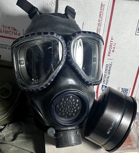US Military M40 Gas Mask with Filter and Bag