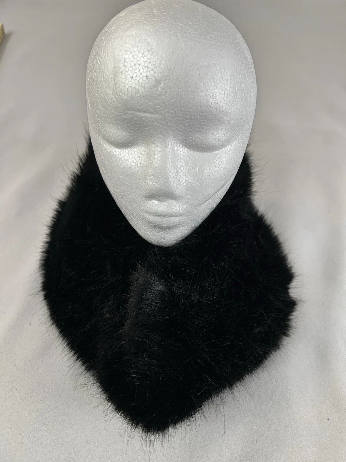 New Banana Republic Soft Black Imitation Fur Loop Neck Warmer Scarf One Sz