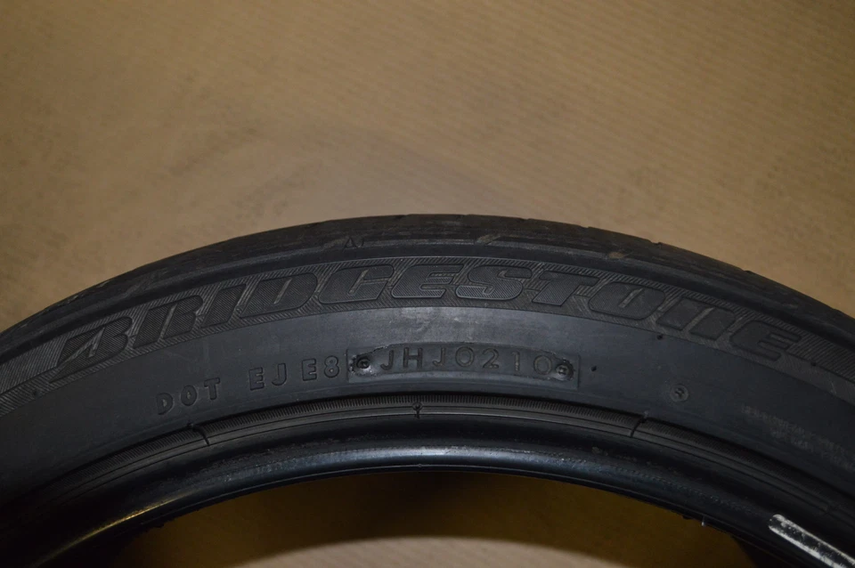 BRIDGESTONE POTENZA RE050A 225/45/R19 92W PROFUNDIDAD DE LA BANDA DE RODADURA DEL NEUMÁTICO 5/32 USADO Foto 4 de 4