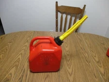 PRE BAN SCEPTER PLASTIC SELF VENTING GAS CAN 1 1/4 GAL. FUEL JUG  VENTED 1.25