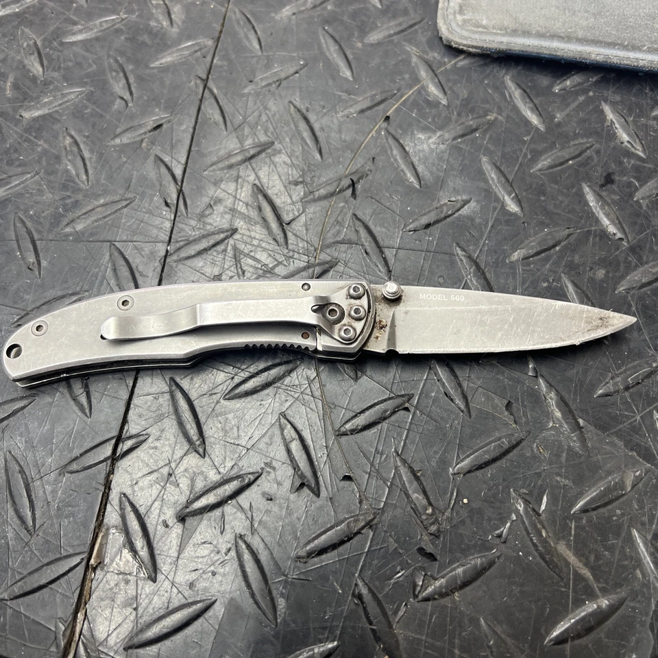 Navaja de Bolsillo Plegable Browning Modelo 560 Titanio Foto 4 de 4