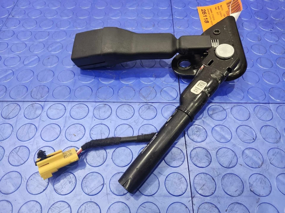 08-20 Dodge Grand Caravan cinturón de seguridad delantero hebilla lado derecho pasajero negro OEM Foto 4 de 4