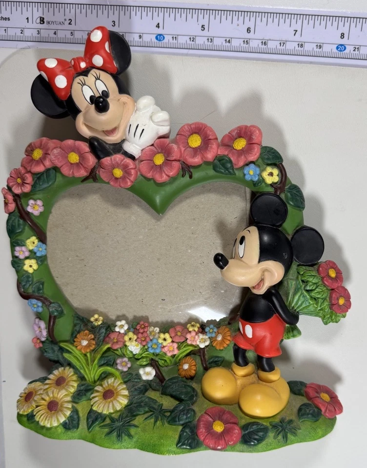 Marco de fotos vintage de Mickey Mouse y Minnie de Disney 8x9 flor jardín corazón Foto 3 de 3