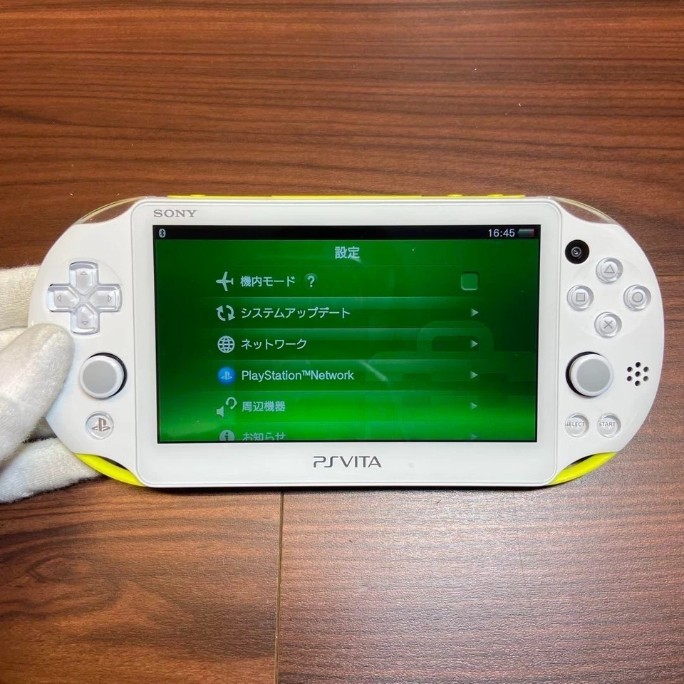 PS Vita 2000 - Persona 4 Dancing All Night 4165 de Japón Foto 3 de 4