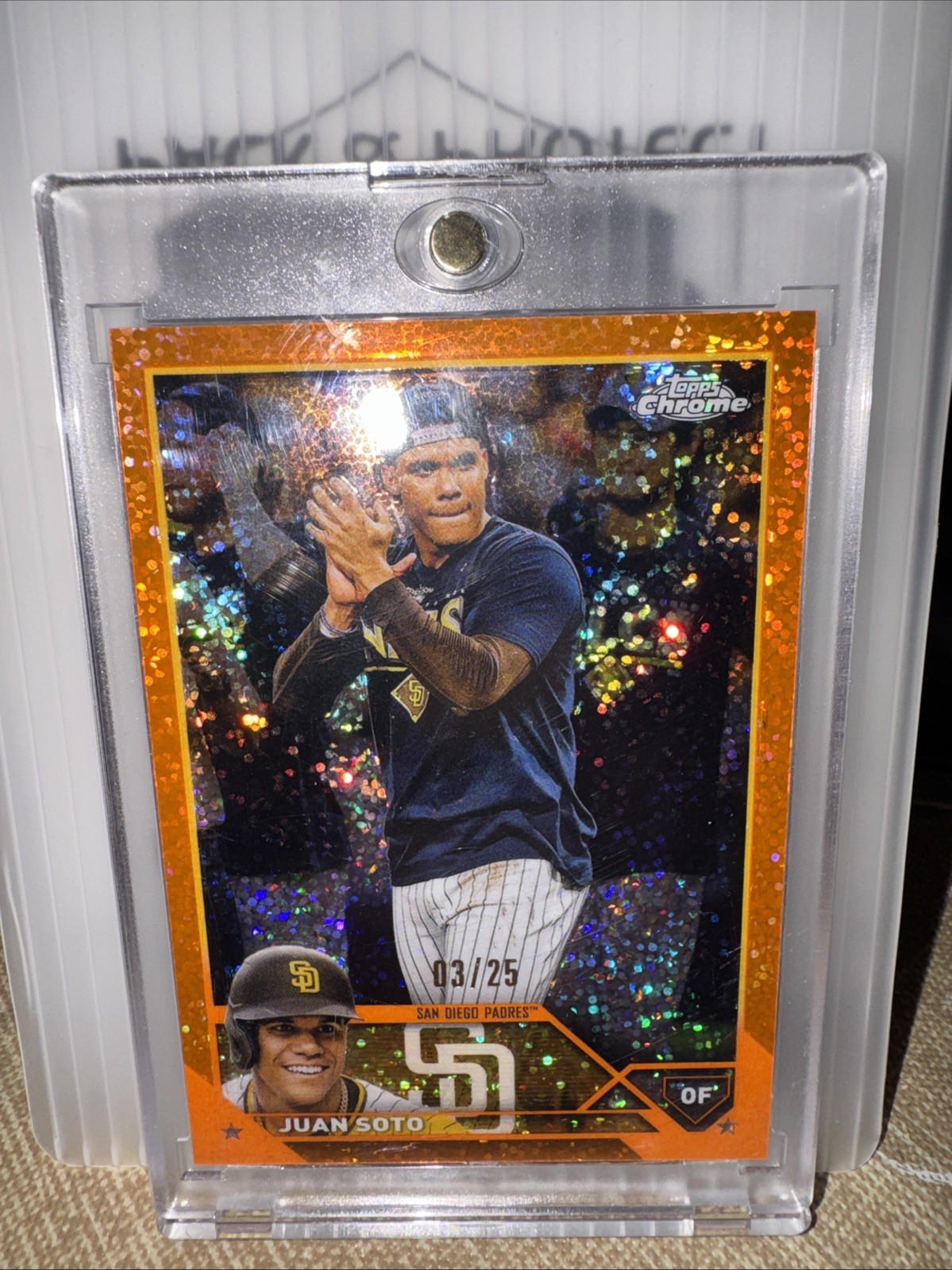 2023 Topps Chrome - Image Variation Juan Soto #100 Orange Speckle Refractor /25