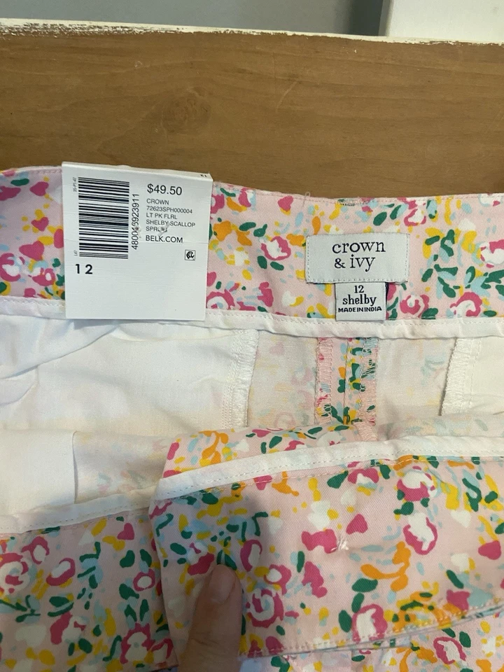 Camisas festoneadas Crown & Ivy Shelby en rosa floral talla 12 nuevas Foto 3 de 4