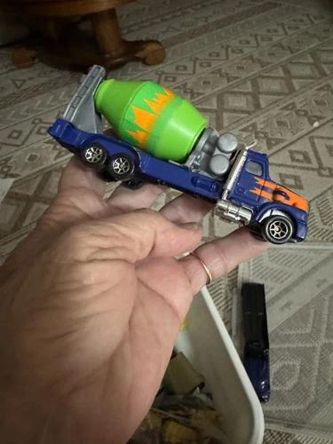 Vintage City of Hot Wheels Truck 1998-Cement Mixer