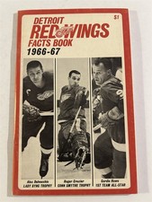 1966 67 DETROIT Red Wings Fact Book GORDIE HOWE Terry SAWCHUK Alex Delvecchio
