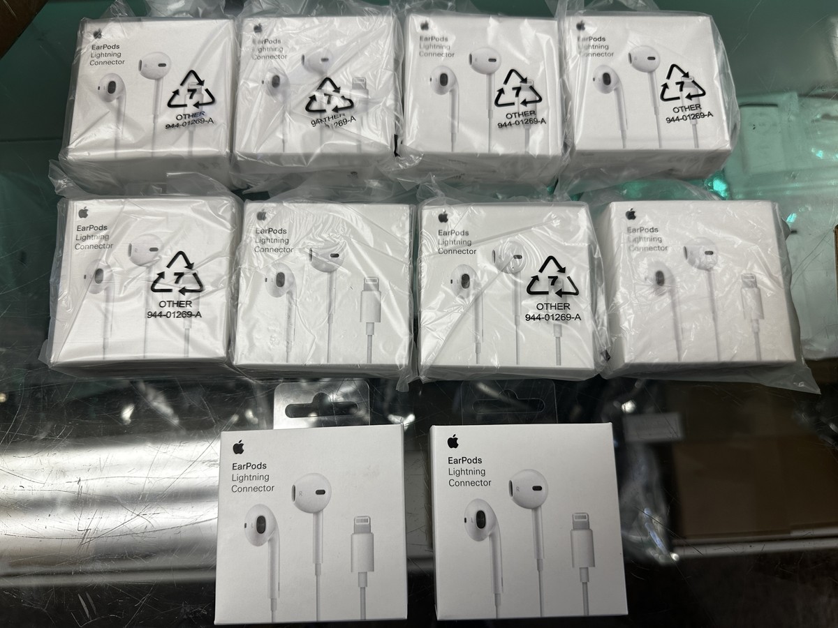 Genuine Apple OEM Wired Lightning EarPods Headphones Sealed In Box