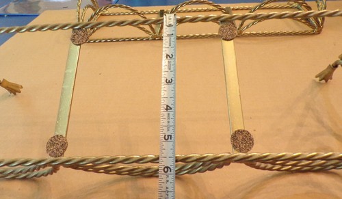 2 RIPIANI VINTAGE 18,5” HOLLYWOOD REGENCY NASTRO OTTONE METALLO DORATO CON VETRO - Foto 13 di 20