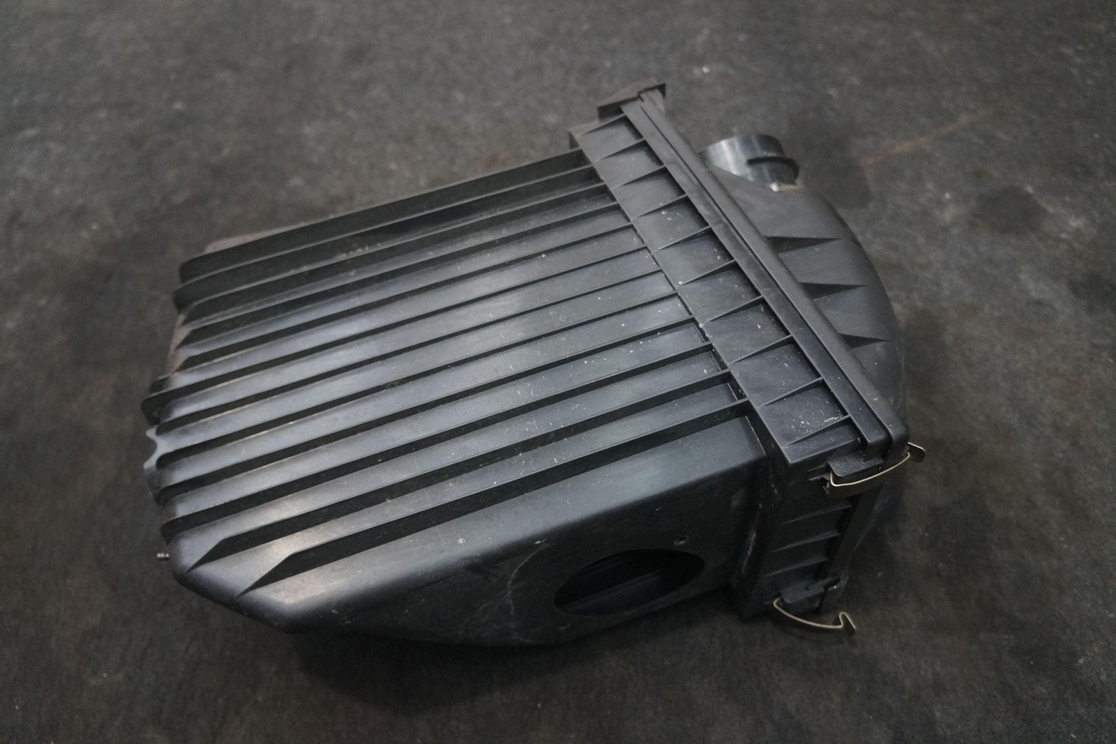 Right Air Cleaner Filter Box Assembly OEM Rolls Royce Phantom 2004
