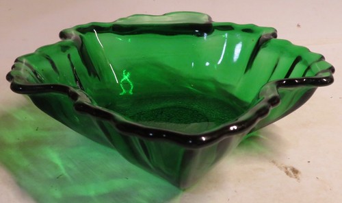 Vintage Deep Green GLASS LEAF BOWL DISH 6.5" x 5.25" x 1.5" Nut Candy Jewlery Et - Picture 5 of 10