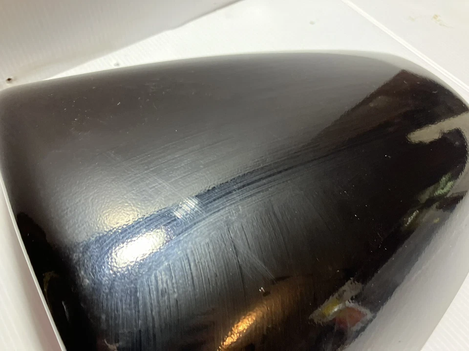 Капот заднего сиденья/крышка багажника 1997 Suzuki GSXR 750 (оригинальный производитель) - Изображение 4 из 4