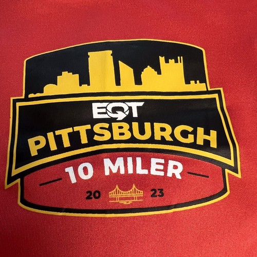 EQT 2023 Pittsburgh 10 Miler Red Long Sleeve Performance Shirt Sz M City Skyline