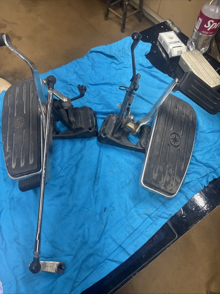 2004-2009 年雅马哈 Road Star Xv1700 午夜脚板带底座,换档制动器 — 第 2/4 张图片