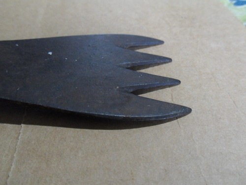 OLD VINTAGE ICE CHIPPER AS PICTURED - Picture 4 of 10