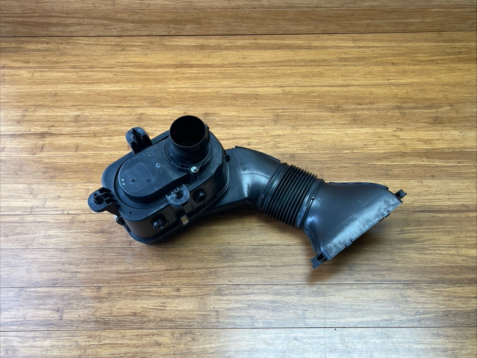 2017-2022 Maserati Levante M161 3.0L V6 Left Air Filter Box W/ Intake Hose OEM