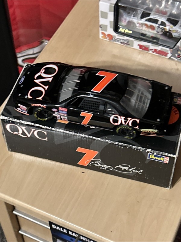Revell 1996 Geoff Bodine #7 QVC Ford Thunderbird 1/24 Scale Diecast Car