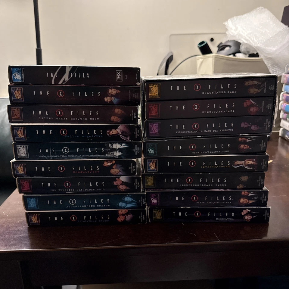 X-Files 17 VHS Lot Classic 90s TV David Duchovny Gillian Anderson single owner - Imagem 2 de 4