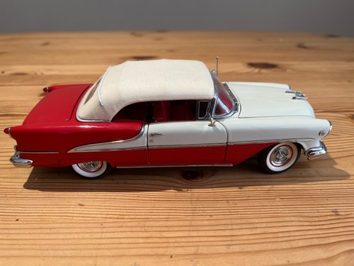 danbury mint 1:24 Oldsmobile Super 88 (1955) in rot und weiß - Bild 3 von 8