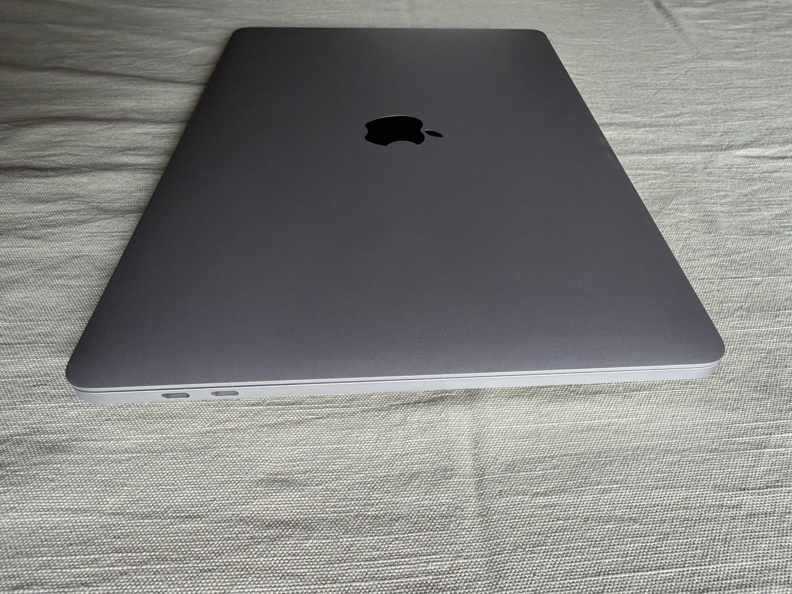 Apple MacBook Pro 13” i5 | 16GB RAM | 512GB SSD | Silver | Mint