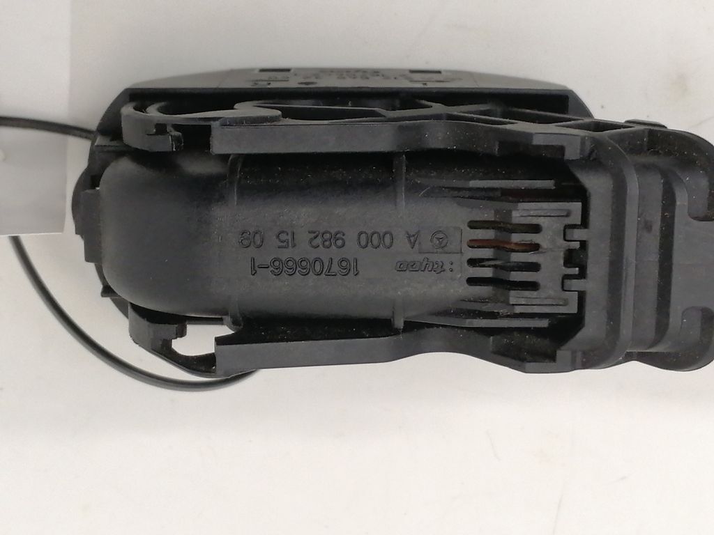Mercedes-Benz E W212 ABS module connector plug a0009821509 