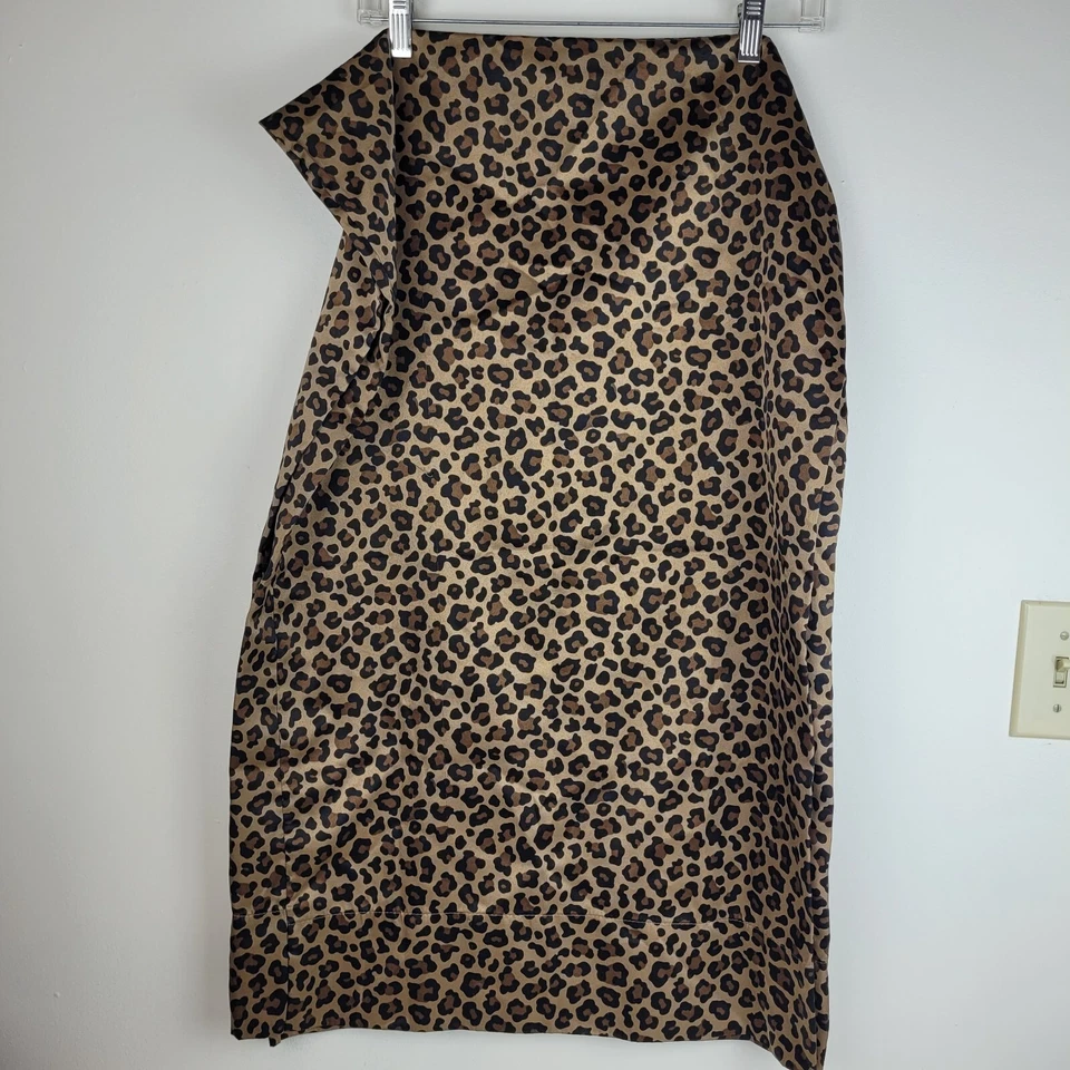 Par de fundas de almohada satinadas Mainstays estampado leopardo negro y tostado 20 x 32 pulgadas Foto 3 de 4