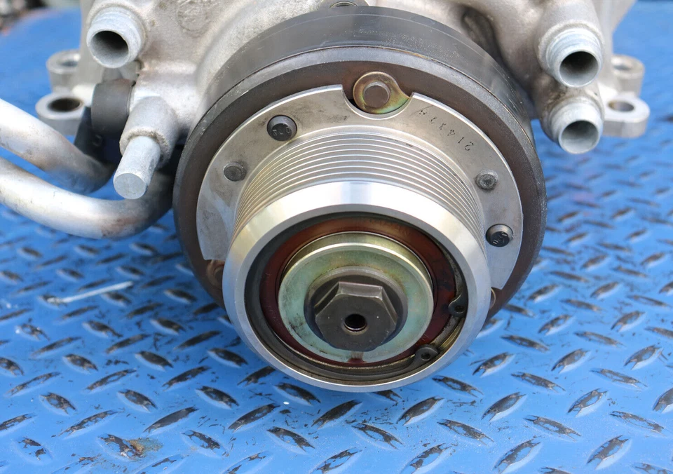 Mercedes W211 E55 CLS55 2003-2006 AMG M113K motor supercargador compresor Foto 2 de 4