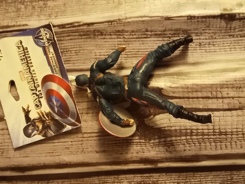 Captain America Christmas Tree Ornament (J) - Picture 9 of 9