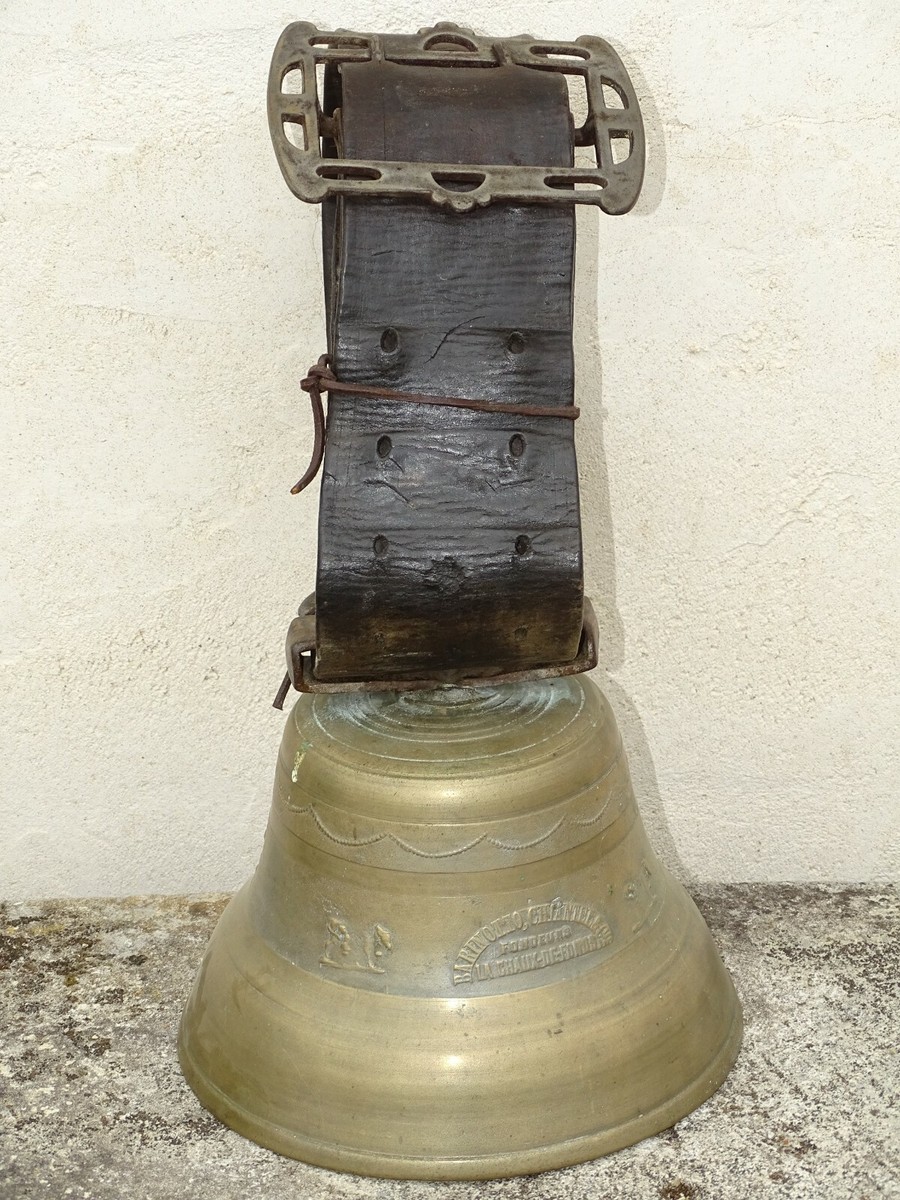 Cloche ancienne vache ou chèvre Puy Mary bronze ou laiton - Collection