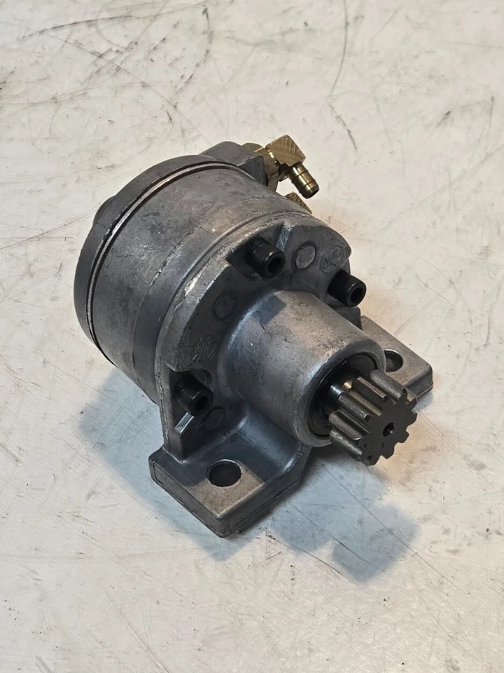 Oil Pump for Ridgid Threading Machine 62052 | 10 Tooth Sprocket 10mm Mount Holes - Image 3 of 4